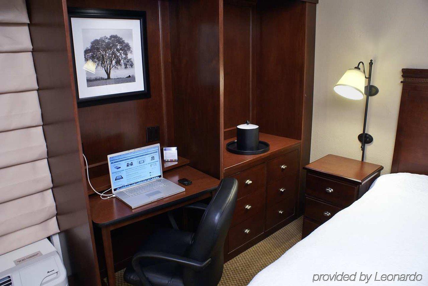 Hampton Inn Salisbury Habitación foto